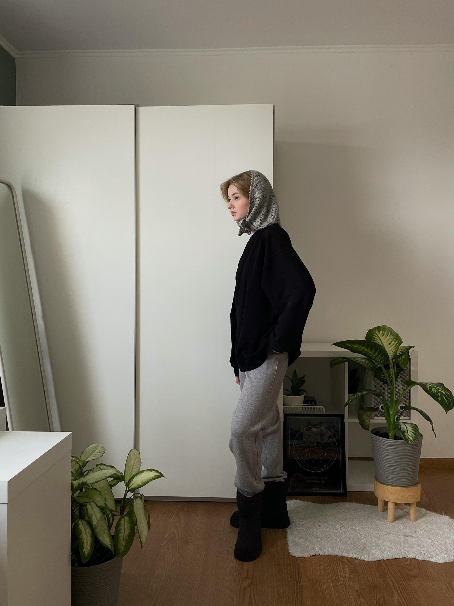 Hand Knitted Alpaca Wool Headscarf: Light Grey Lace Triangle Shawl